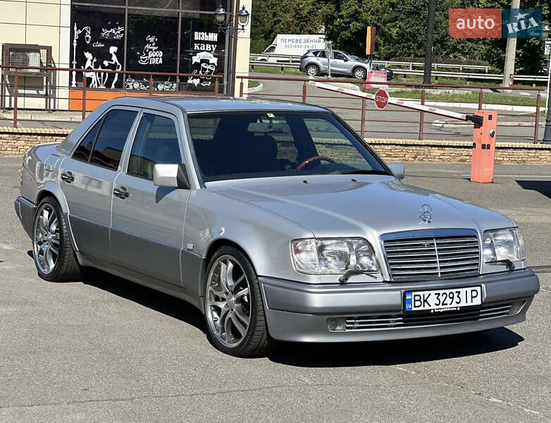 Седан Mercedes-Benz E-Class 1993 в Києві