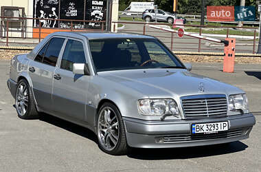 Седан Mercedes-Benz E-Class 1993 в 