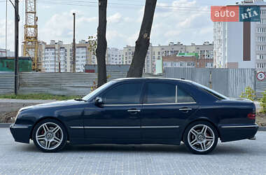 Седан Mercedes-Benz E-Class 2000 в 