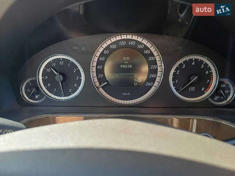 Седан Mercedes-Benz E-Class 2011 в 