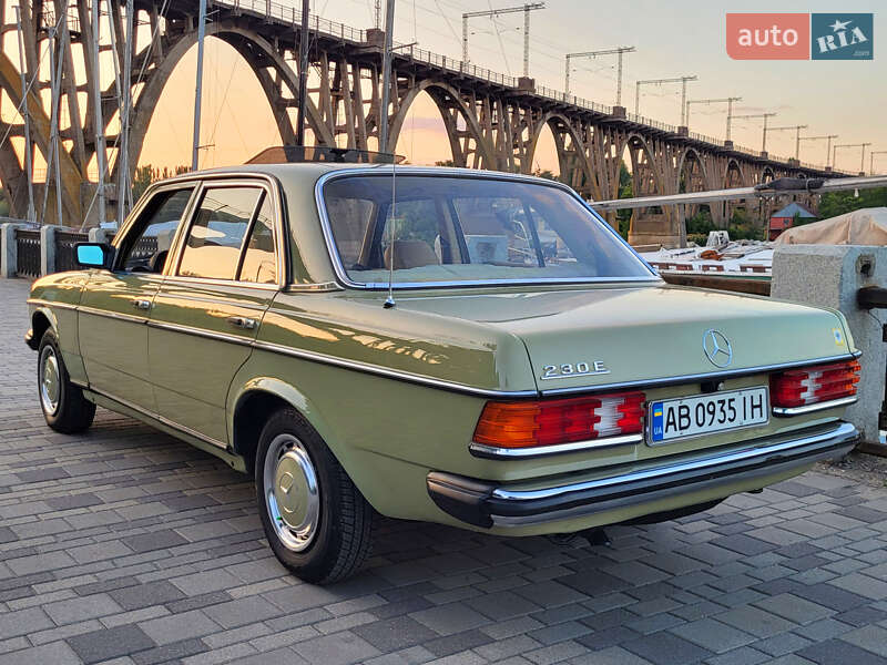 Седан Mercedes-Benz E-Class 1983 в Днепре