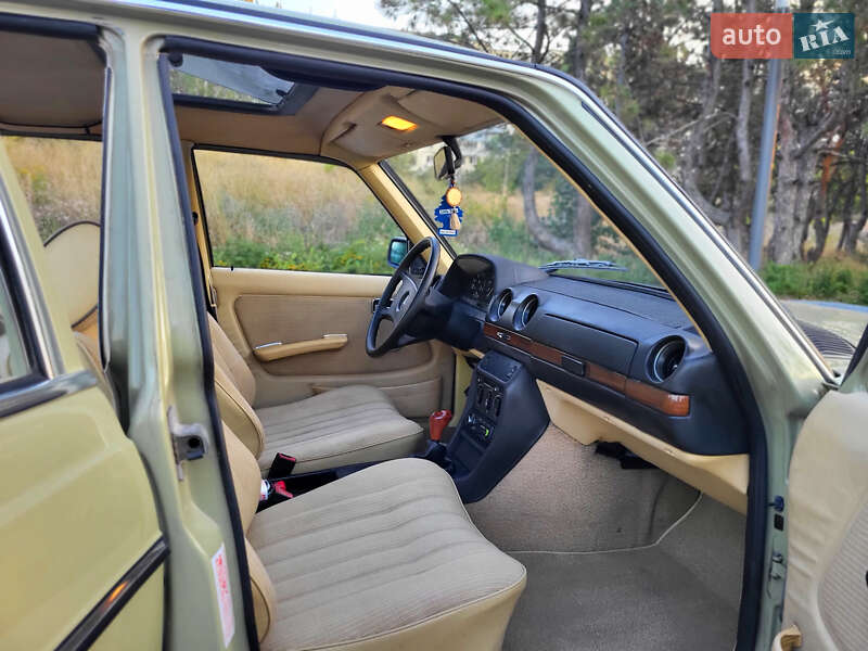 Седан Mercedes-Benz E-Class 1983 в Днепре