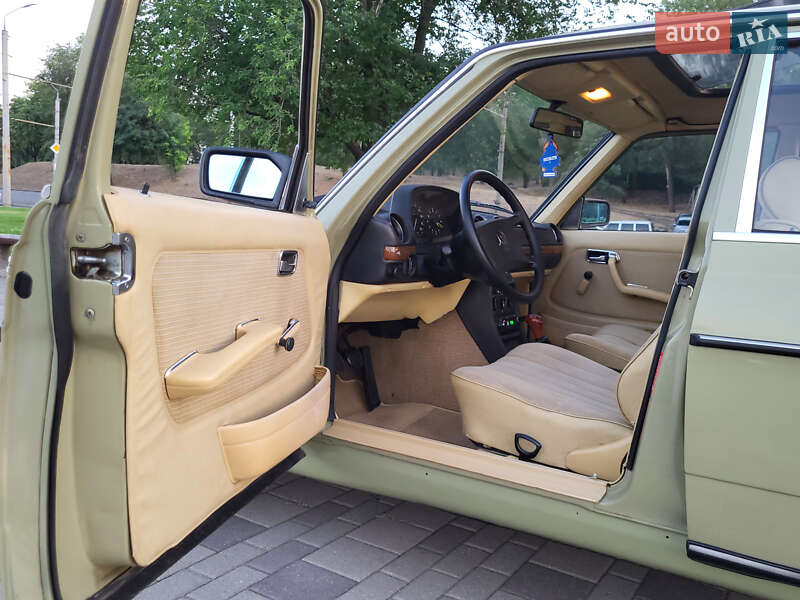 Седан Mercedes-Benz E-Class 1983 в Днепре