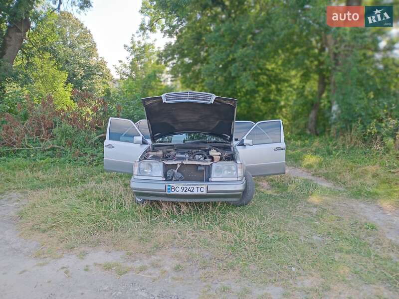 Седан Mercedes-Benz E-Class 1993 в Золочеві фото 12 Седан Mercedes-Benz E-Class 1993 в Золочеві
