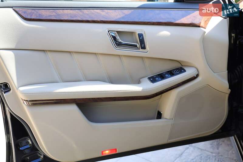 Седан Mercedes-Benz E-Class 2011 в Киеве