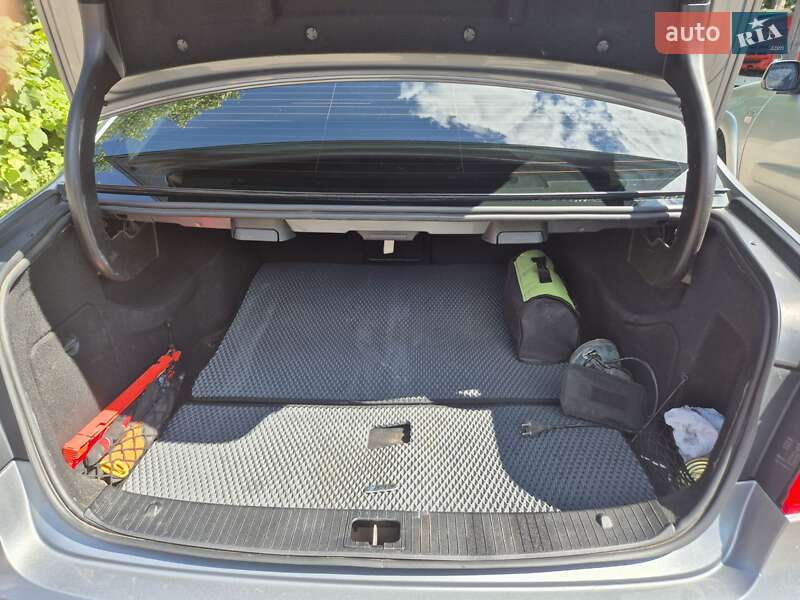 Седан Mercedes-Benz E-Class 2010 в Лубнах