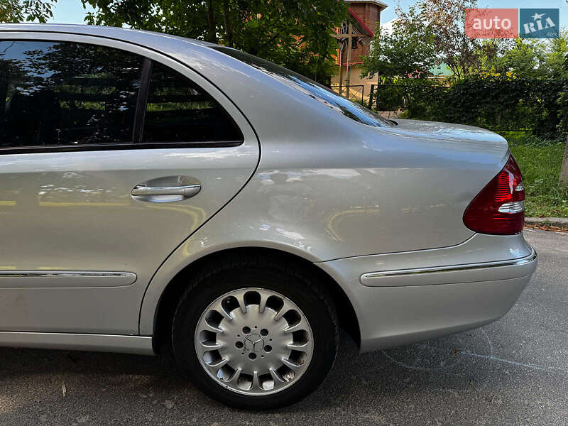 Седан Mercedes-Benz E-Class 2004 в Киеве