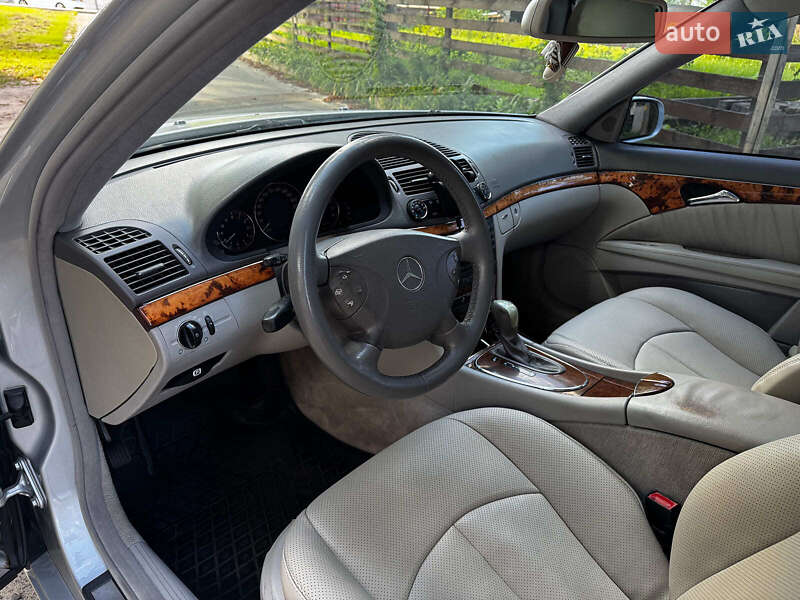 Седан Mercedes-Benz E-Class 2004 в Киеве
