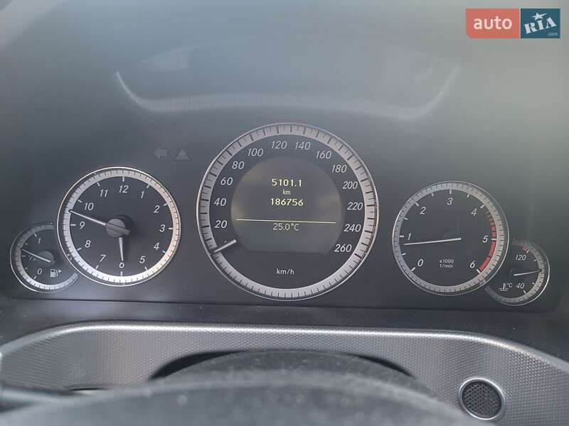 Седан Mercedes-Benz E-Class 2009 в Хусті