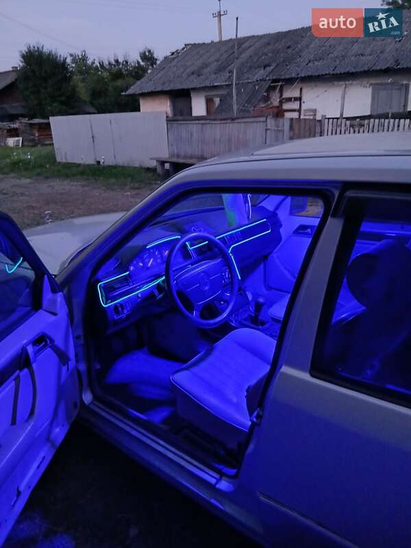 Седан Mercedes-Benz E-Class 1993 в Мілієве