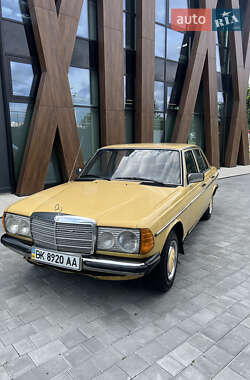 Седан Mercedes-Benz E-Class 1979 в 
