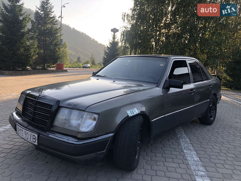 Mercedes-Benz E-Class 1993