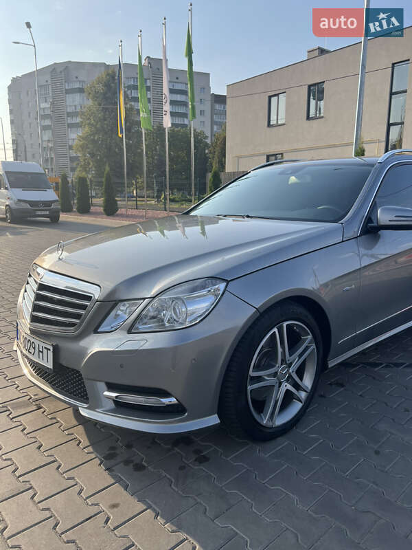 Универсал Mercedes-Benz E-Class 2011 в Луцке