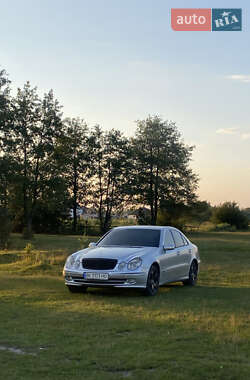 Седан Mercedes-Benz E-Class 2003 в Маневичах