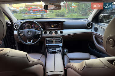 Седан Mercedes-Benz E-Class 2017 в 