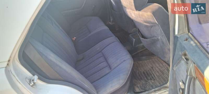 Седан Mercedes-Benz E-Class 1987 в Шумске фото 4 Седан Mercedes-Benz E-Class 1987 в Шумске