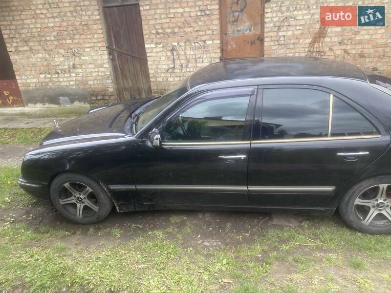 Седан Mercedes-Benz E-Class 2001 в Нововолинську