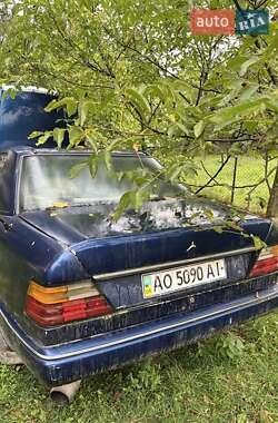 Седан Mercedes-Benz E-Class 1986 в Тячеве