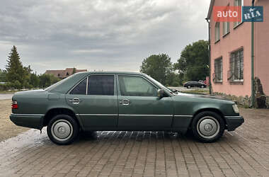 Седан Mercedes-Benz E-Class 1995 в 