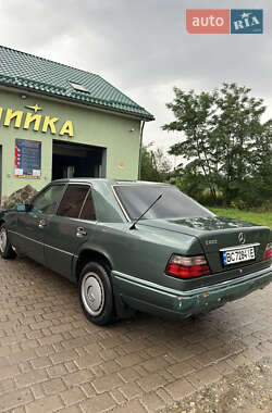 Седан Mercedes-Benz E-Class 1995 в 