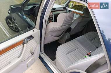 Седан Mercedes-Benz E-Class 1990 в 