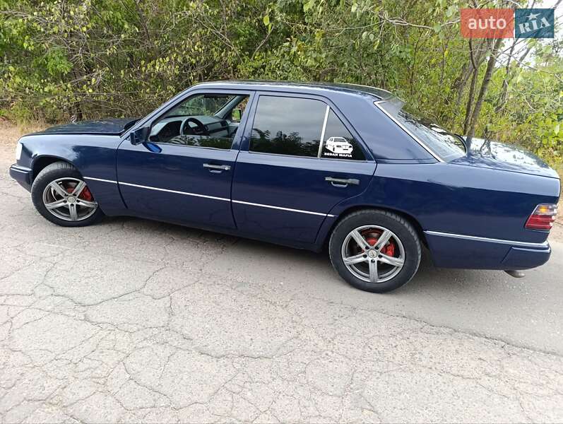 Седан Mercedes-Benz E-Class 1990 в Одессе