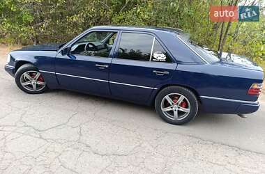 Седан Mercedes-Benz E-Class 1990 в 