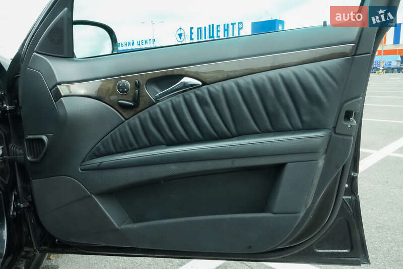 Седан Mercedes-Benz E-Class 2002 в Киеве