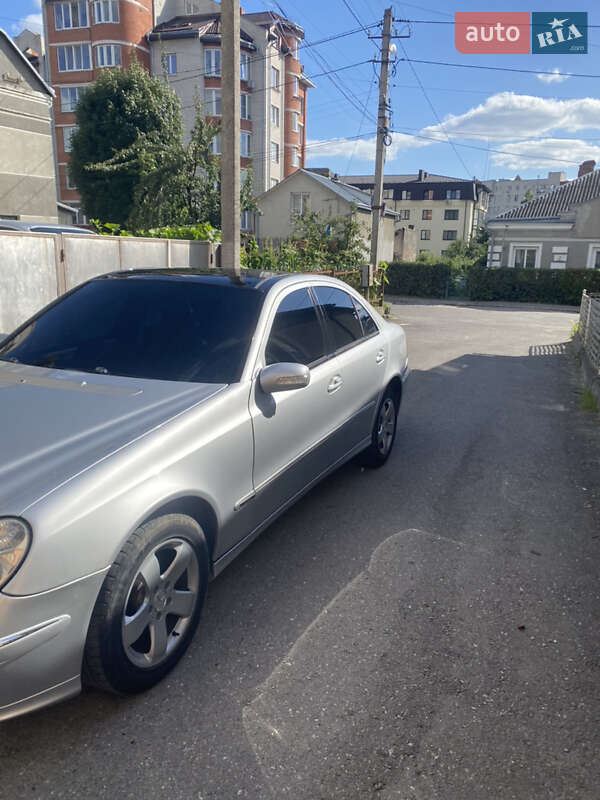 Седан Mercedes-Benz E-Class 2002 в Тернополі