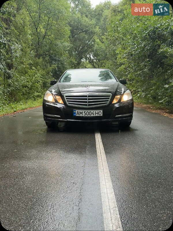 Седан Mercedes-Benz E-Class 2011 в 
