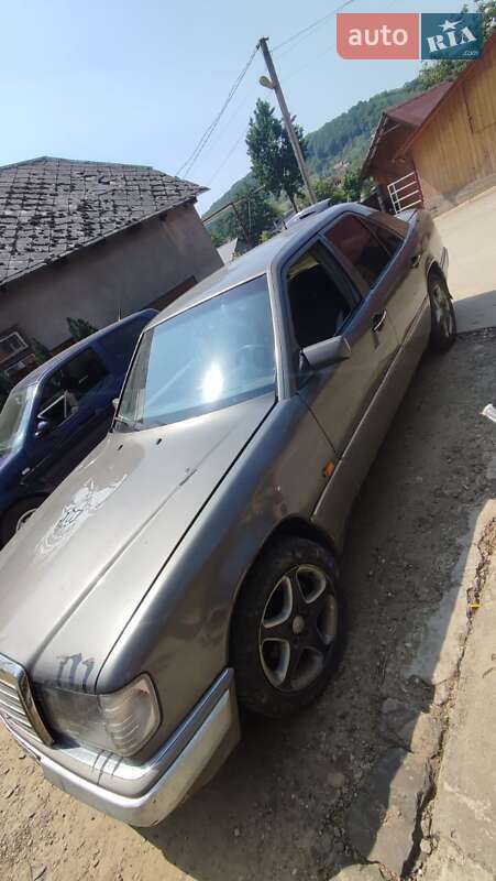 Седан Mercedes-Benz E-Class 1993 в Іршаві