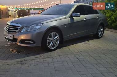 Седан Mercedes-Benz E-Class 2010 в 