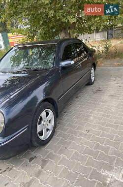 Седан Mercedes-Benz E-Class 2000 в 