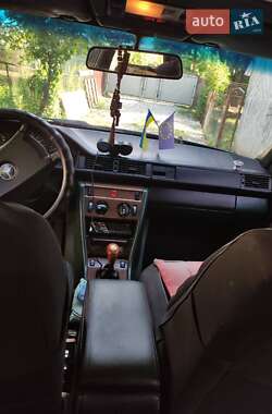 Седан Mercedes-Benz E-Class 1987 в Надворной