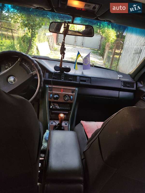 Седан Mercedes-Benz E-Class 1987 в Надвірній