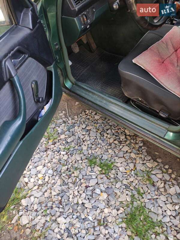 Седан Mercedes-Benz E-Class 1987 в Надвірній