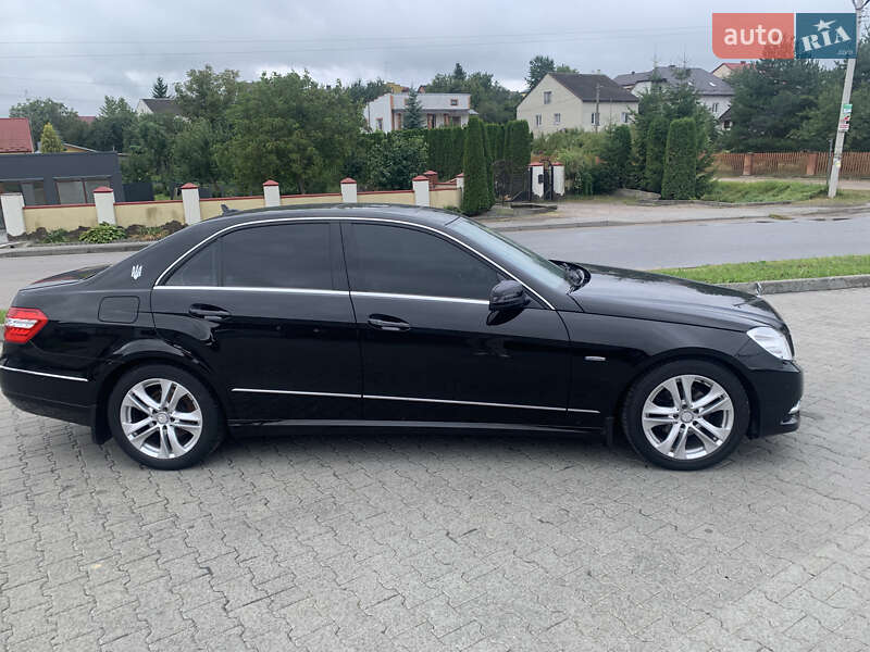 Седан Mercedes-Benz E-Class 2010 в Львове