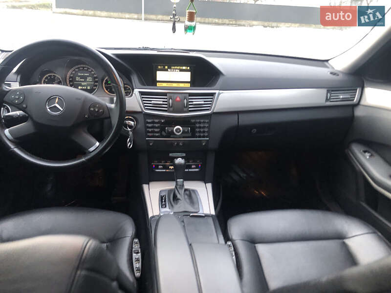 Седан Mercedes-Benz E-Class 2010 в Львове