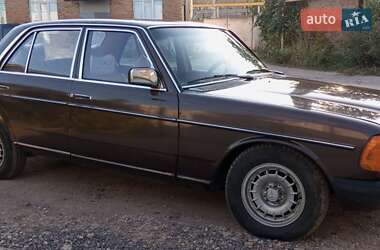 Седан Mercedes-Benz E-Class 1983 в Виннице
