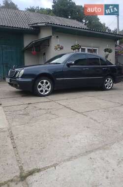 Седан Mercedes-Benz E-Class 2000 в 