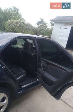 Седан Mercedes-Benz E-Class 2000 в 