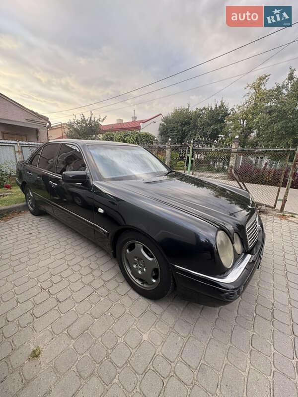 Седан Mercedes-Benz E-Class 1997 в Львові