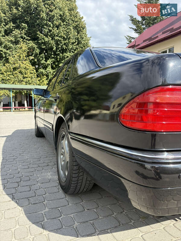 Седан Mercedes-Benz E-Class 1997 в Львові