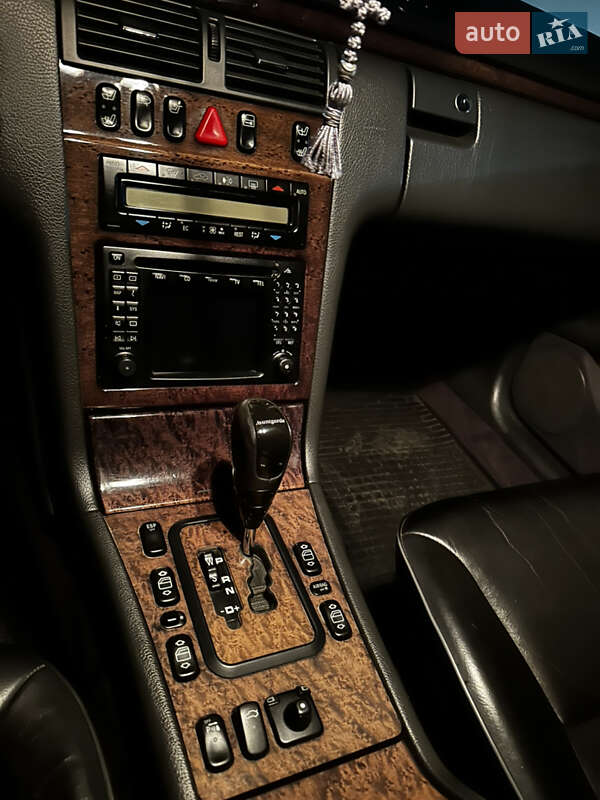 Седан Mercedes-Benz E-Class 2000 в Киеве