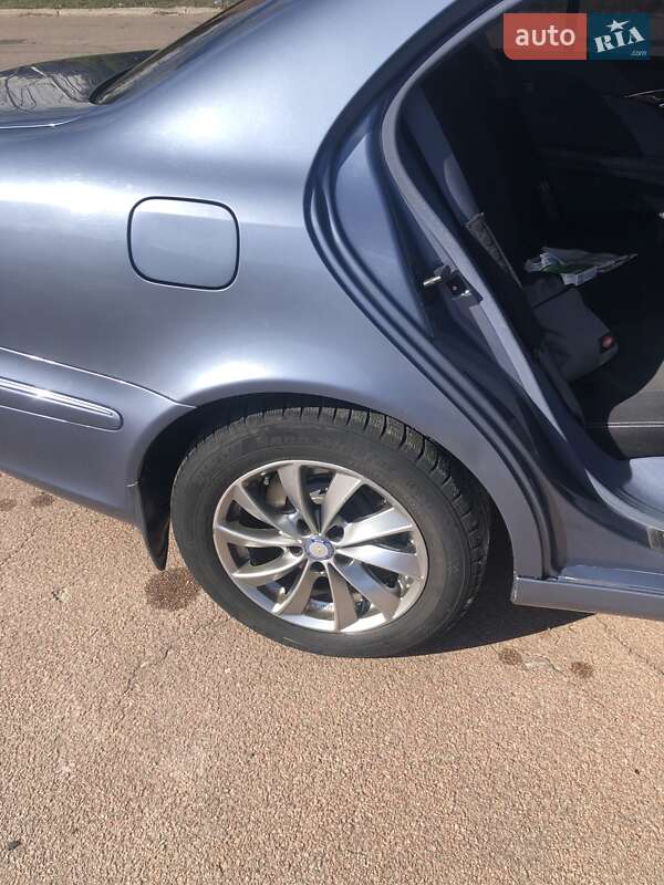 Седан Mercedes-Benz E-Class 2005 в Славутичі