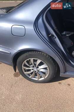 Седан Mercedes-Benz E-Class 2005 в 