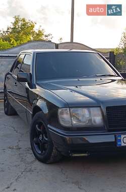 Седан Mercedes-Benz E-Class 1992 в Маршинцях