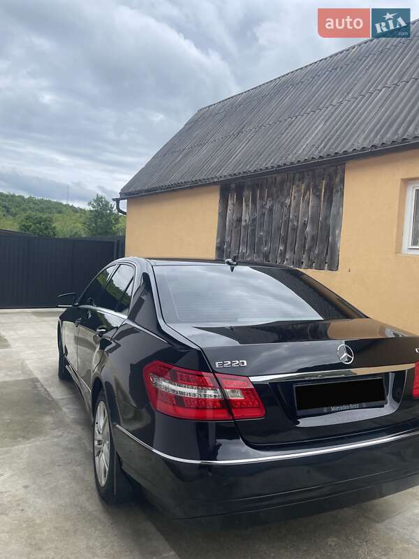 Седан Mercedes-Benz E-Class 2010 в Крайниково