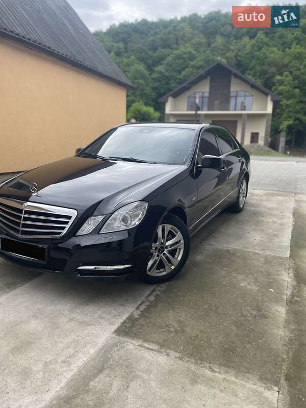 Седан Mercedes-Benz E-Class 2010 в Крайниково