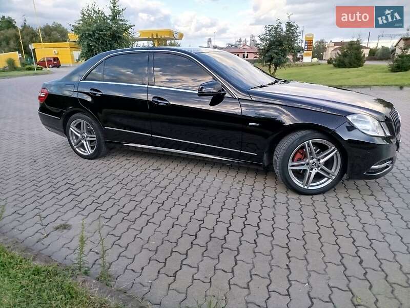 Седан Mercedes-Benz E-Class 2011 в Бродах